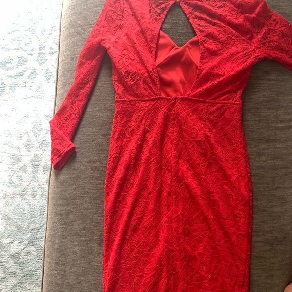 Red open back lace dress - Picture 5 of 5